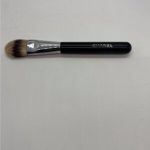 CHANEL FOUNDATION BRUSH